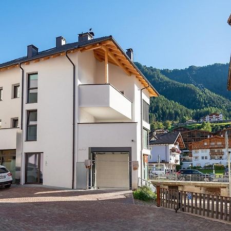 Central Home Apartment Ortisei Bagian luar foto